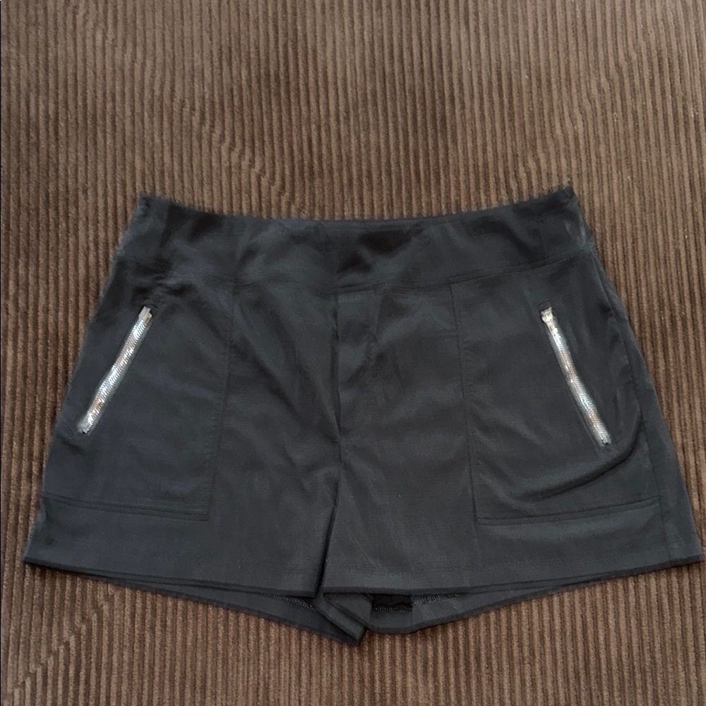 Athleta Trekkie North Black Women's Shorts 16